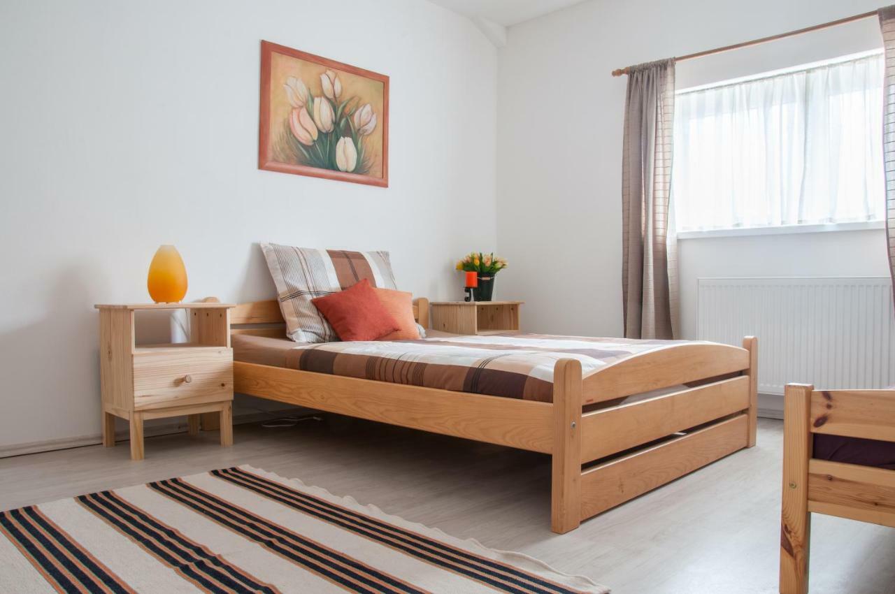 Apartman Zeleznice Apartment Екстериор снимка