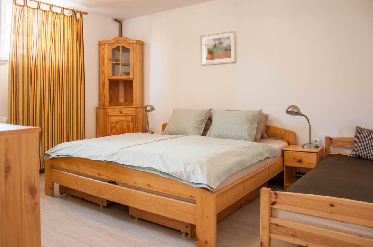 Apartman Zeleznice Apartment Екстериор снимка